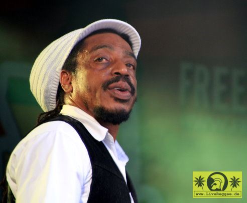 Earl 16 (Jam) with The Suns Of Dub - 21. Reggae Jam Festival - Bersenbrueck 24. Juli 2015 (1).JPG